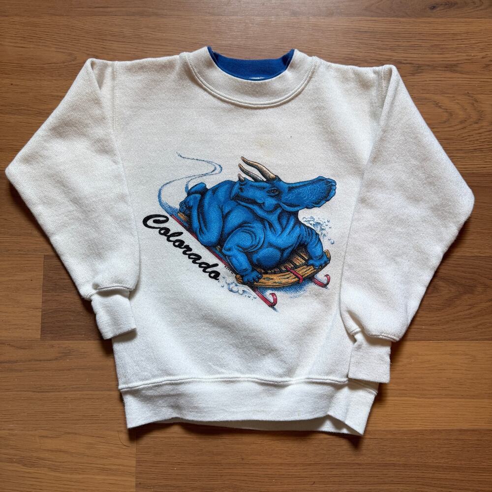 Youth Kids Vintage 90's Triceratops Dinosaur Sledding Colorado Sweatshirt Sz XS